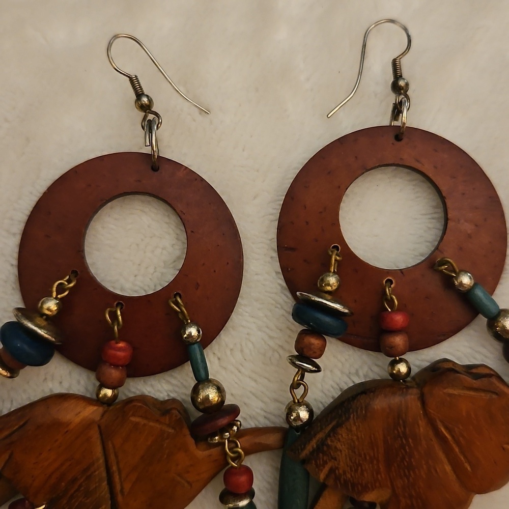 Vintage 1980s Wood Carved Elephant Tribal Beaded Festival Dangle Earrings - Picture 7 of 8